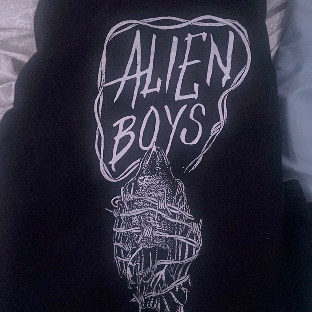Alien Boys Tshirt size large